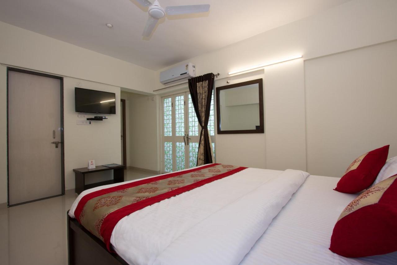 Oyo 9052 Leisurely Abode Hotell Khadki Eksteriør bilde