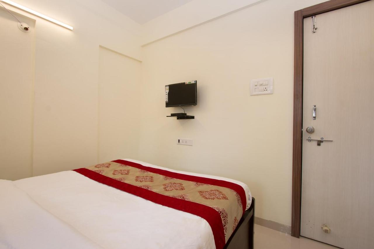 Oyo 9052 Leisurely Abode Hotell Khadki Eksteriør bilde