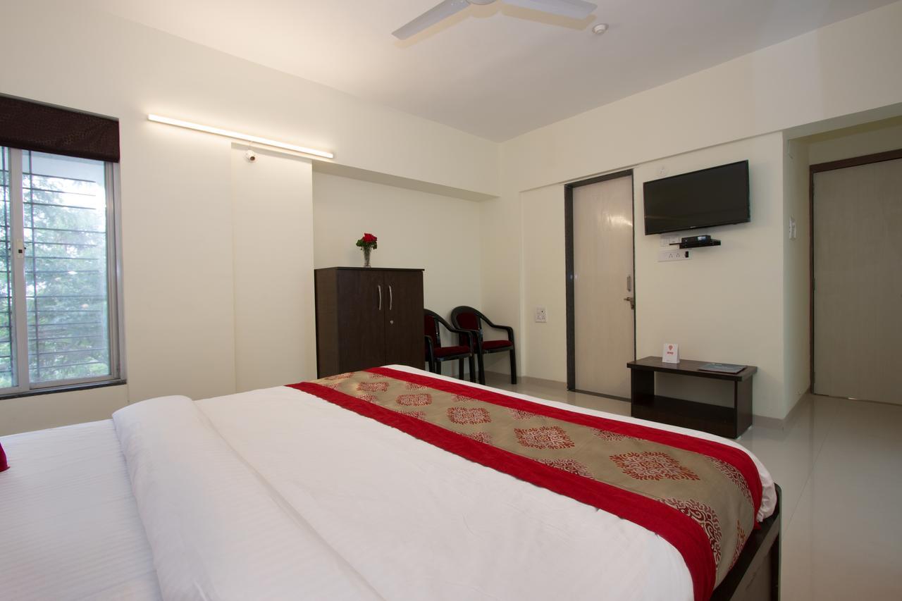 Oyo 9052 Leisurely Abode Hotell Khadki Eksteriør bilde